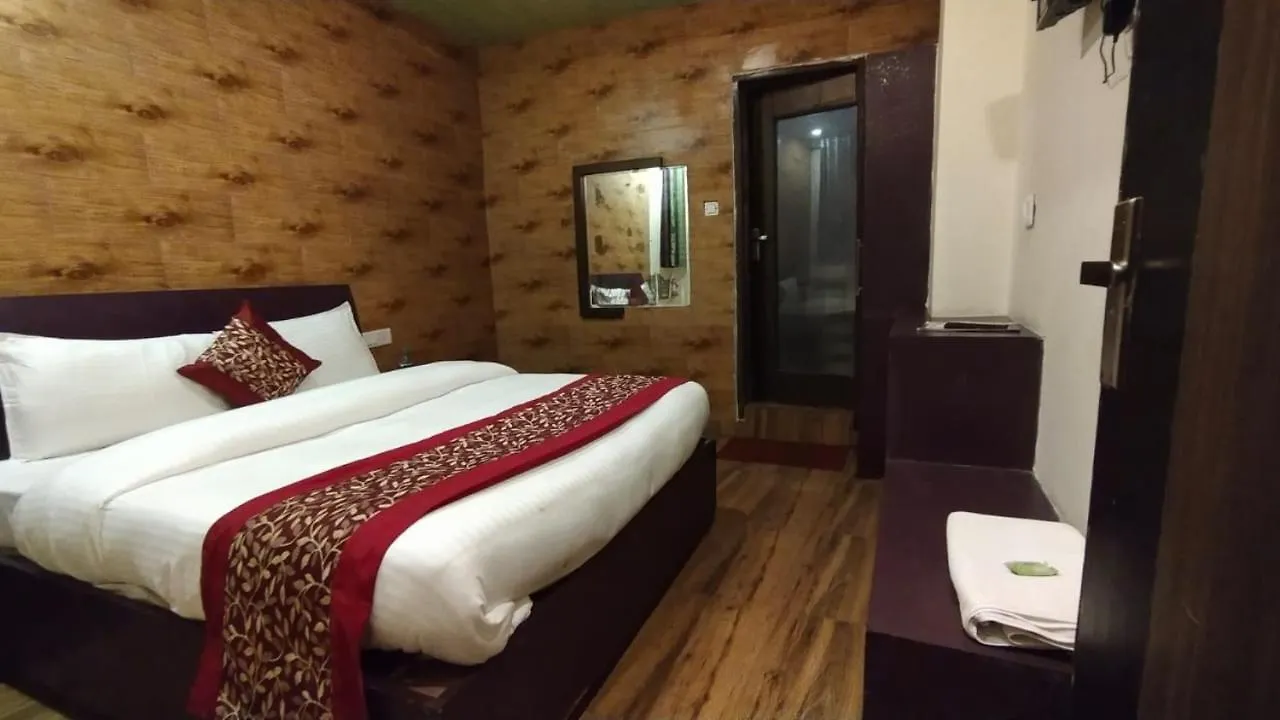 Mountain Zest-Simla Royale Near Mall Road-Free Pickup From Railway Station Simla Hotel Shimla