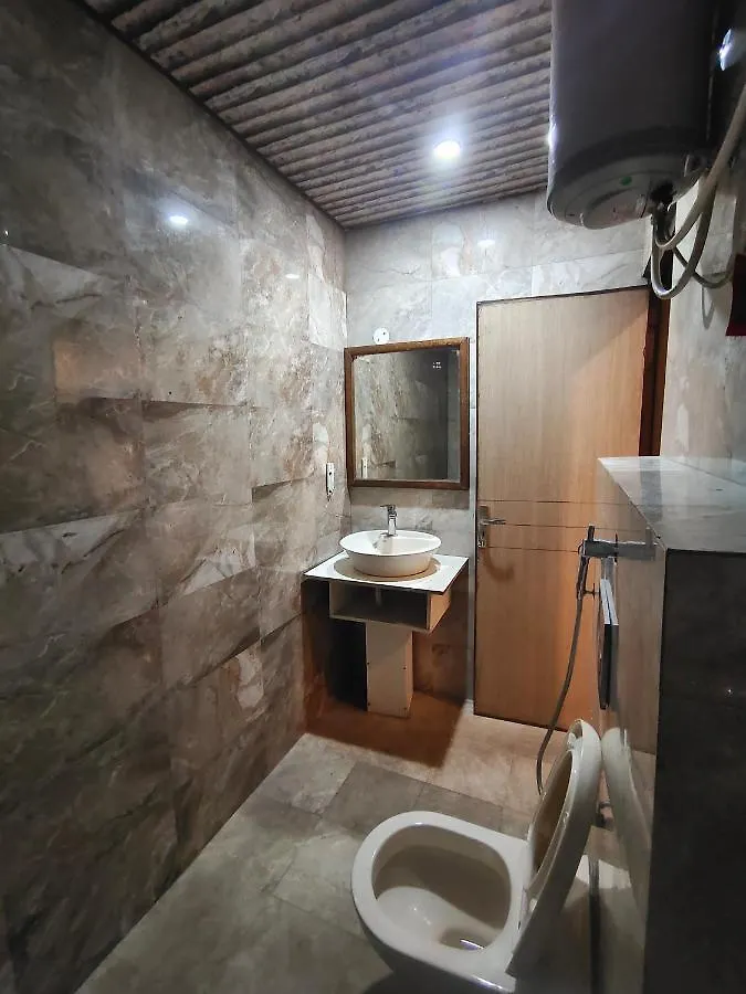 ** Hotel Mountain Zest-Simla Royale Near Mall Road-Free Pickup From Railway Station Simla India