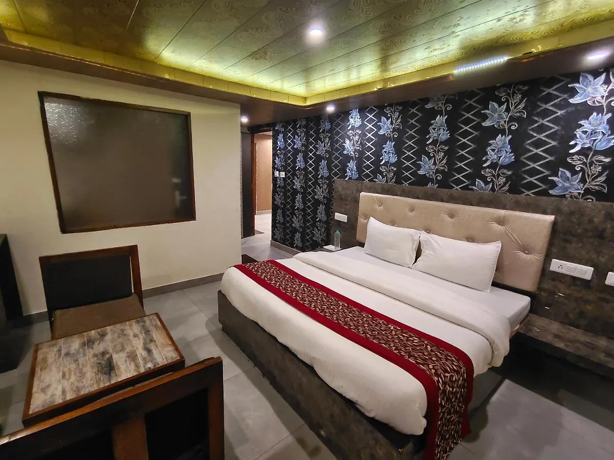 Mountain Zest-Simla Royale Near Mall Road-Free Pickup From Railway Station Simla Shimla